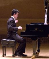 Blind pianist from Japan makes his U.S. debut
